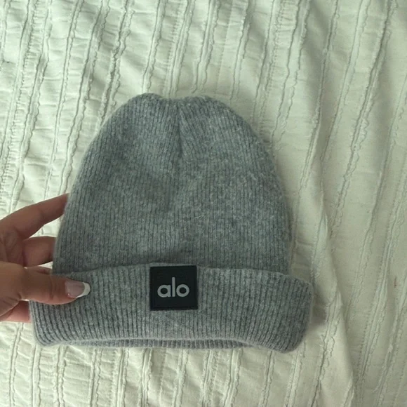 ALO Yoga Soft Gray Knit beanie - Picture 3 of 4
